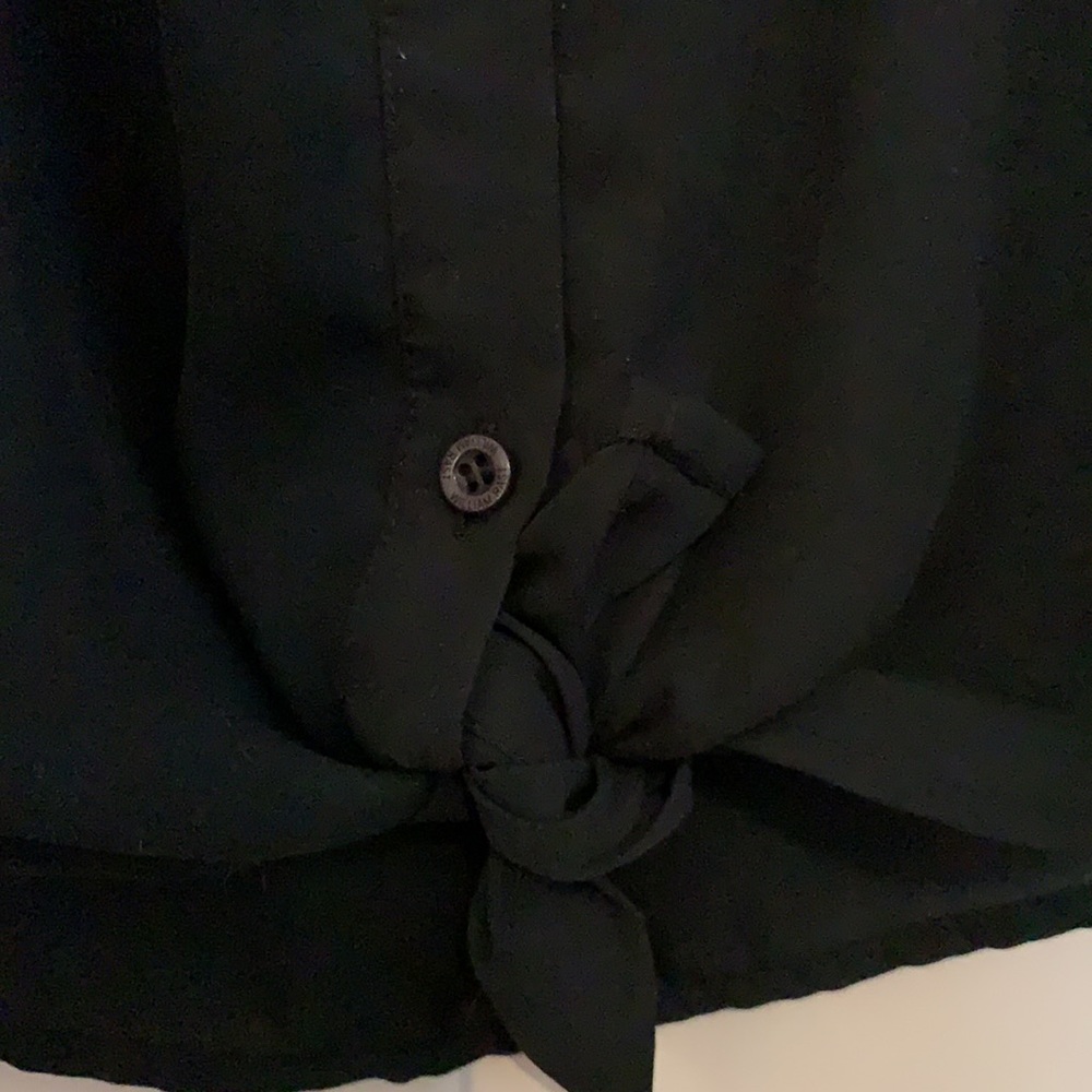 Black William Rast top 🌹 - Picture 3 of 7